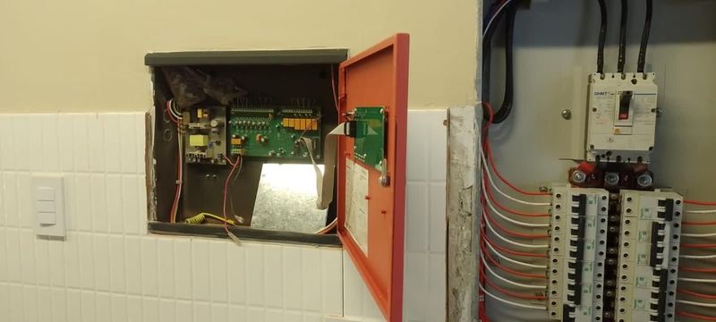 Instalaciones eléctricas comerciales, industriales y residenciales