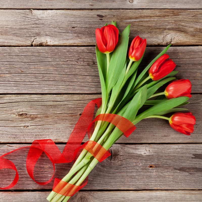 RAMO DE TULIPANES ROJOS