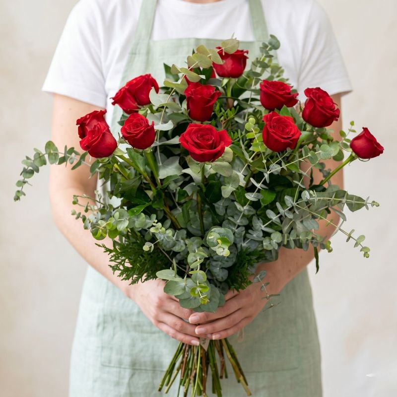 RAMO DE ROSAS ROJAS NILO