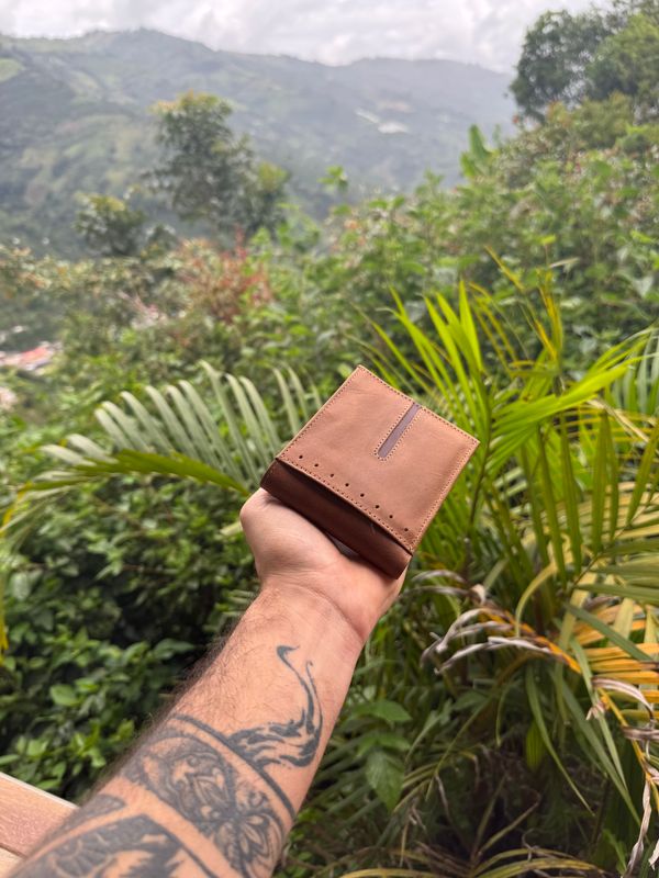 Billetera en cuero marrón puro