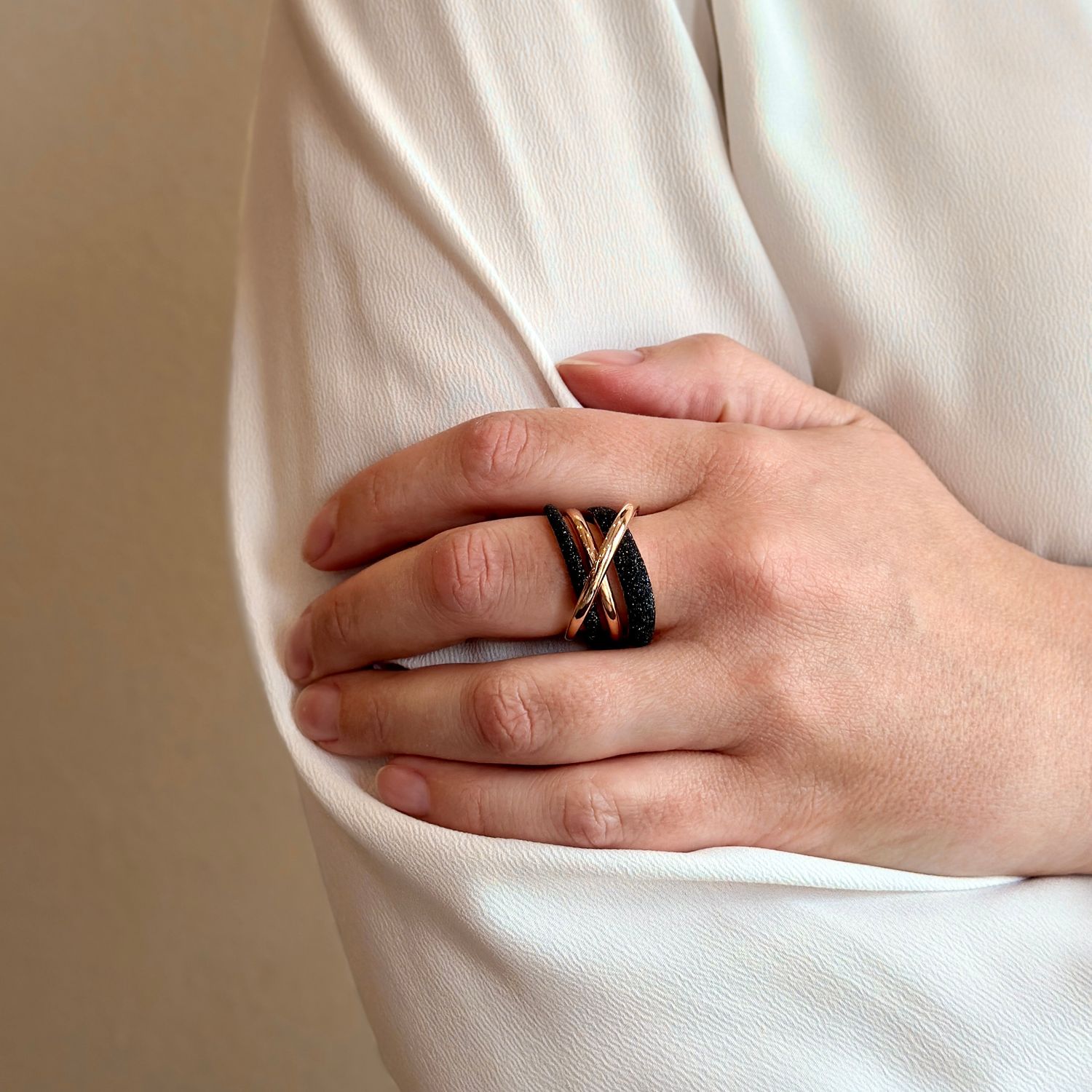 PESAVENTO ANELLO A MAGLIE INTRECCIATE POLVERE DI SOGNI NERA