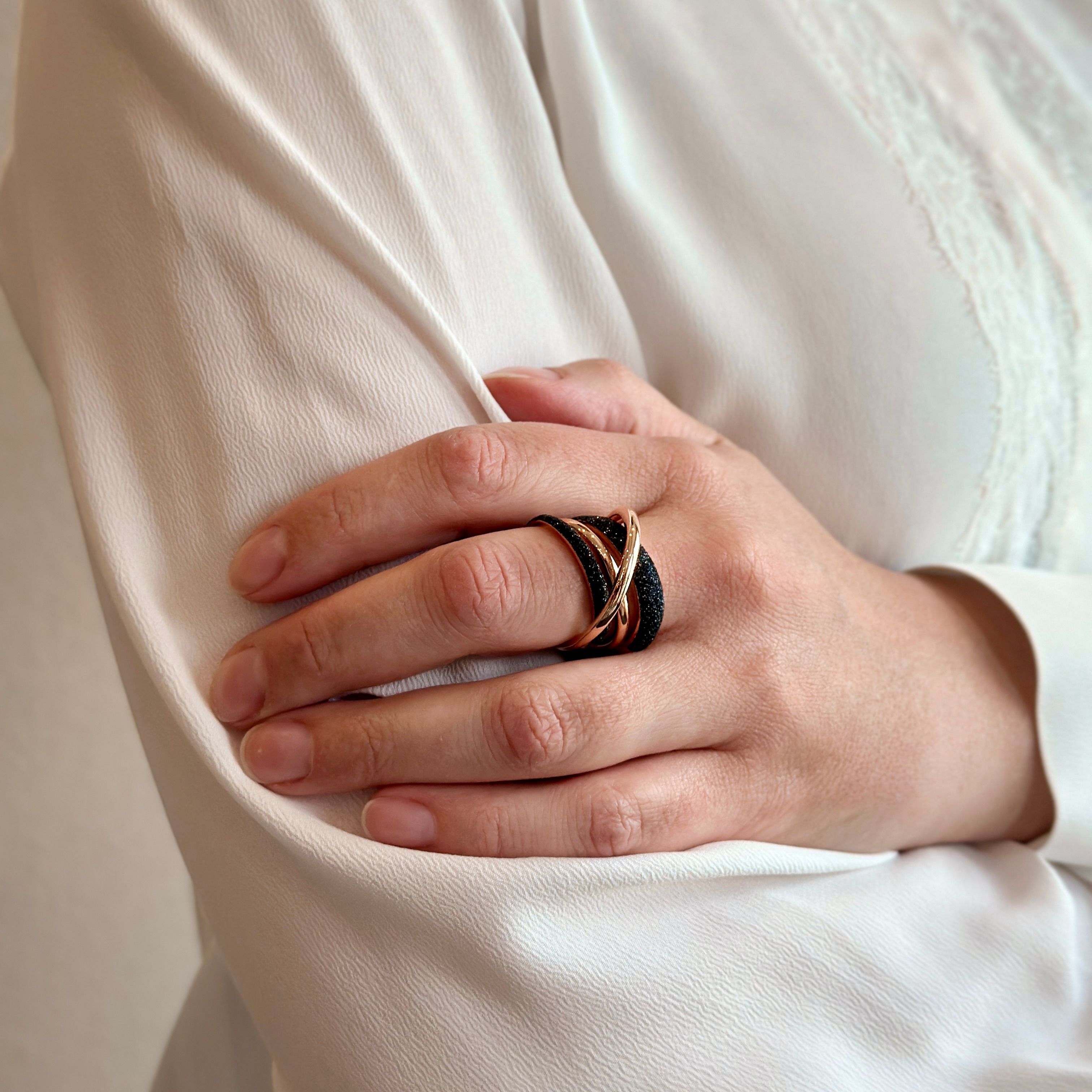 PESAVENTO ANELLO A MAGLIE INTRECCIATE POLVERE DI SOGNI NERA