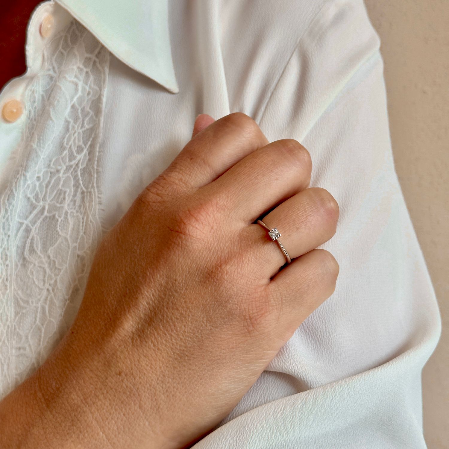 ÉSA ANELLO SOLITARIO CON DIAMANTE MOD. 919
