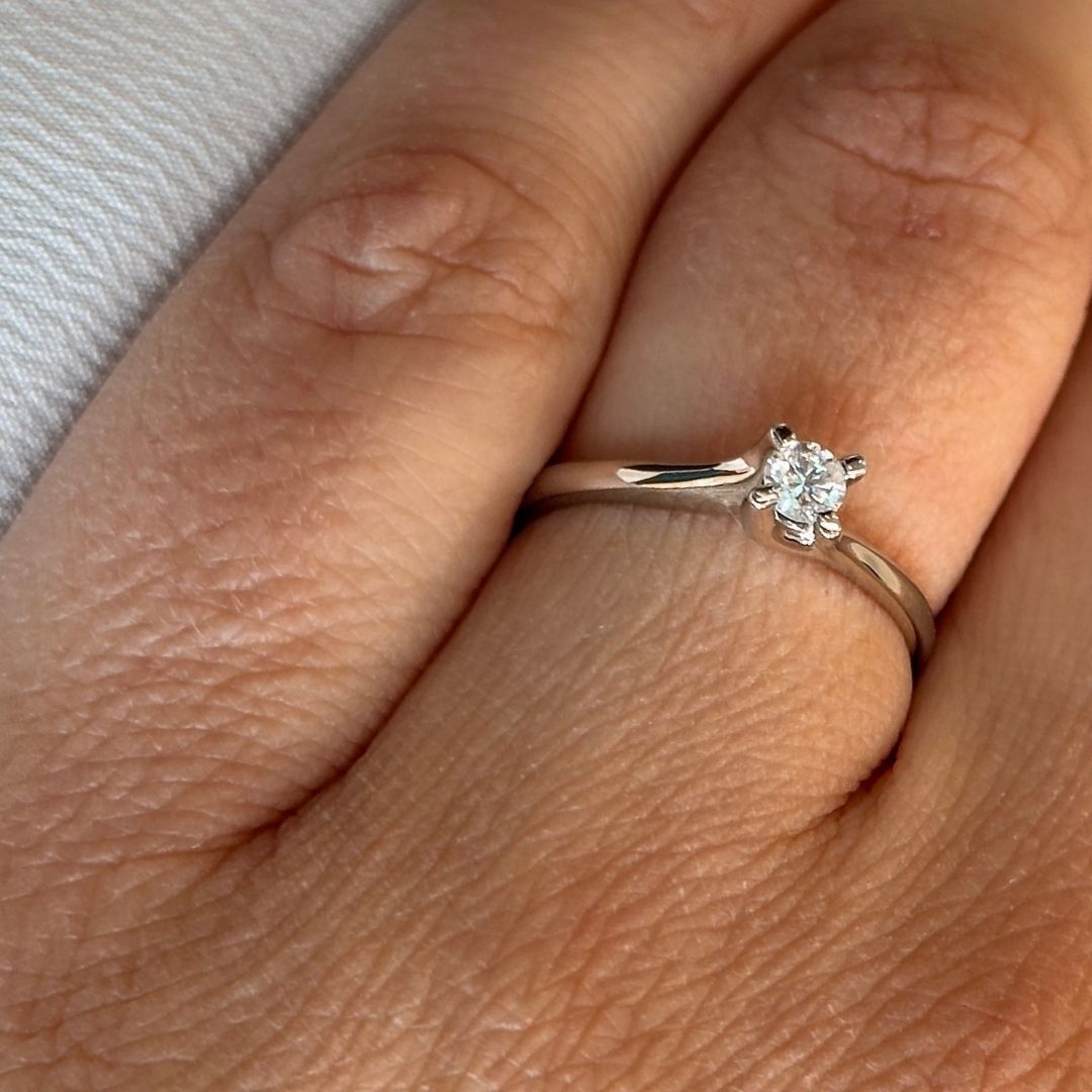 ÉSA ANELLO SOLITARIO CON DIAMANTE MOD. 108