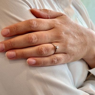 ÉSA ANELLO SOLITARIO CON DIAMANTE MOD. 108 ÉSA ANELLO SOLITARIO CON DIAMANTE MOD. 108