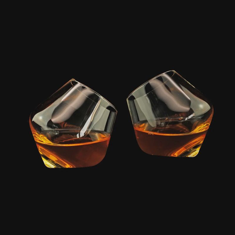 Rollende Whiskyglazen