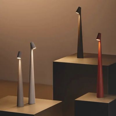 Nordic LED tafellamp: draadloos en dimbaar