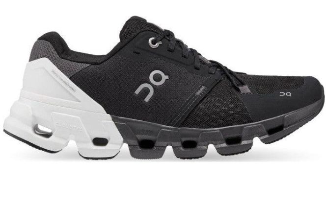 ON CLOUDFLYER 4.0 BLACK/WHITE W, Size: UK4