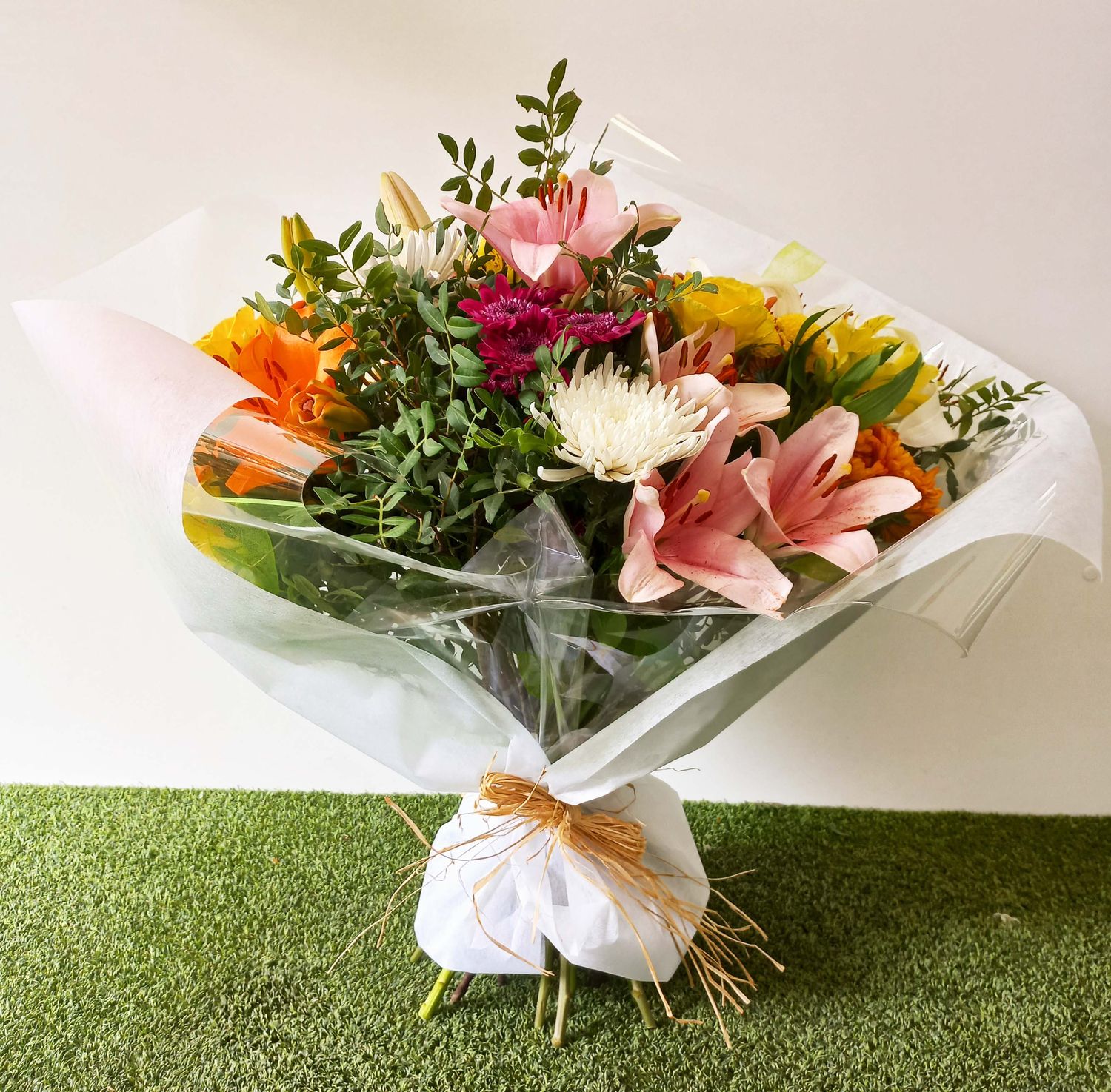 Ramo Variado con Liliums, Alstromelias, Margaritas y Rosas