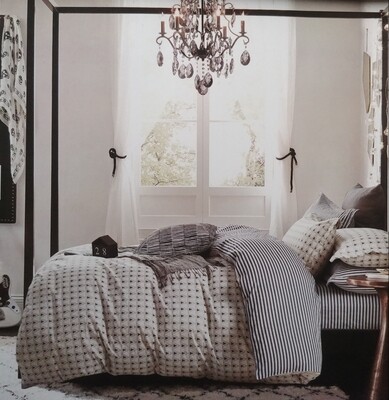 DAPHNE 6 PIECE REVERSIBLE BED-IN-A-BAG SET DAPHNE 6 PIECE REVERSIBLE BED-IN-A-BAG SET