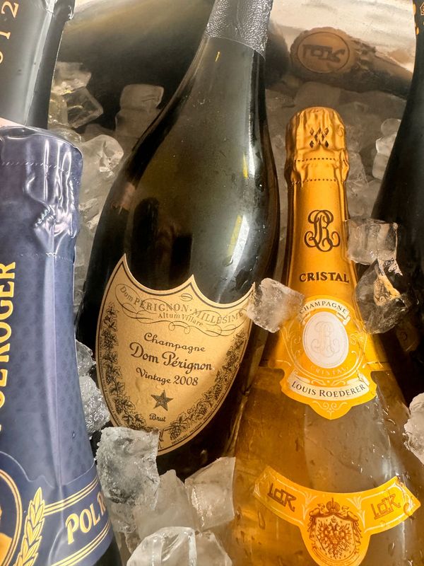 Siegburg 1.November 2025 Bordeaux&Champagner Paare die Freude bereiten.