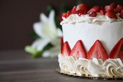 Strawberries & Cream Cake
