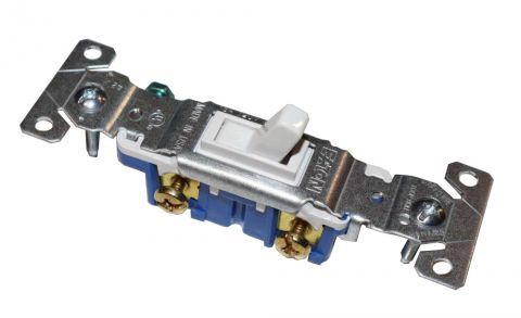 15 AMP WHITE SINGLE SWITCH 1301-7W-BOX