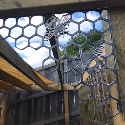 Buzzing Bee Decorative Brackets