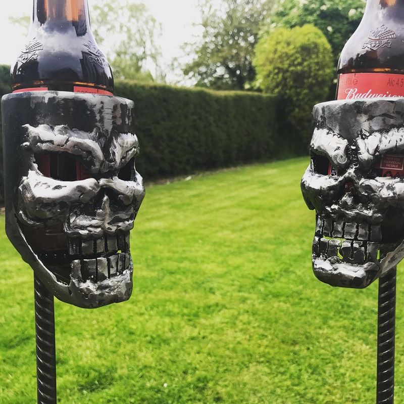SKULL LAWN DRINKS HOLDER