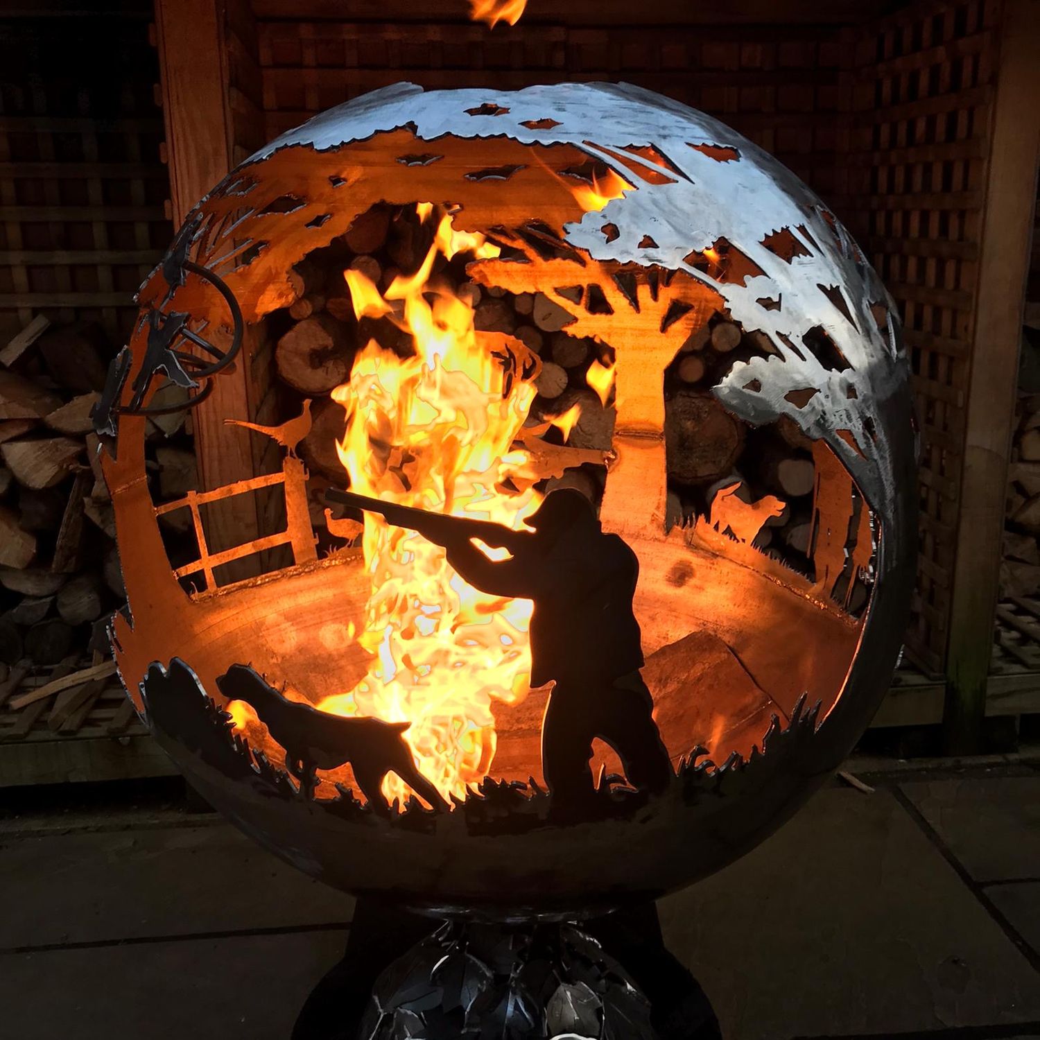 The Hunt Scene - 800mm Fire Globe