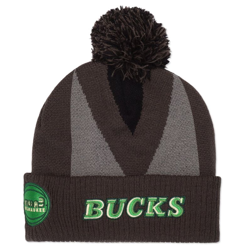 MITCHELL &amp; NESS X MODA3 BUCKS HOMECOURT WORDMARK POM BEANIE