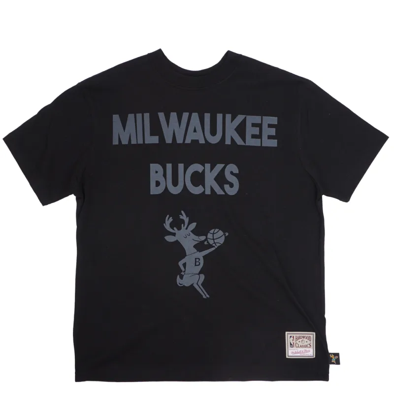 MITCHELL &amp; NESS MILWAUKEE BUCKS WOMEN&#39;S LOGO BOYFRIEND 2.0 TEE