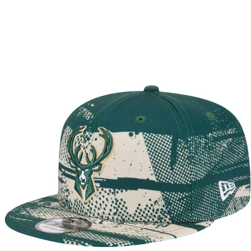 NEW ERA MILWAUKEE BUCKS TIP OFF &#39;24 9FIFTY SNAPBACK HAT