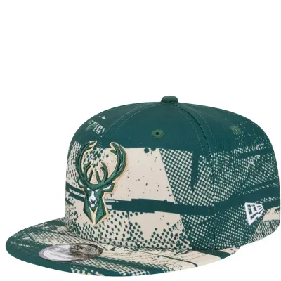 NEW ERA MILWAUKEE BUCKS TIP OFF &#39;24 9FIFTY SNAPBACK HAT