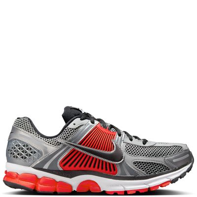 NIKE ZOOM VOMERO 5     