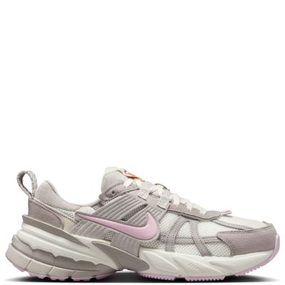 NIKE WOMEN&#39;S V2K RUN &#39;VALENTINE&#39;S DAY&#39;      