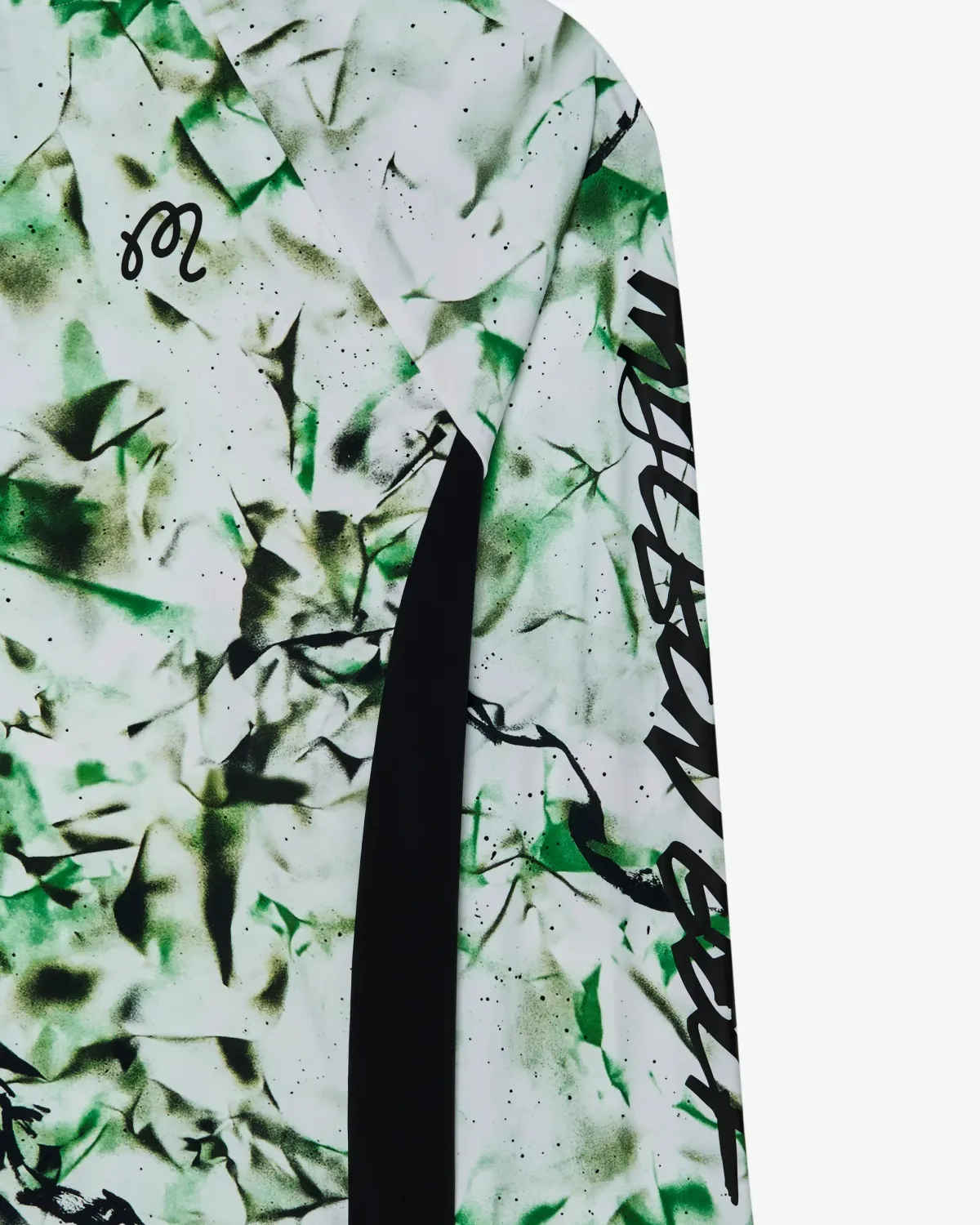 コラボ 人気のデザイン Malbon×FUTURA クォータージップ シャツ コラボ 人気のデザイン Malbon×FUTURA クォータージップ シャツ