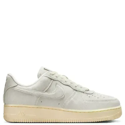 NIKE WOMEN'S AIR FORCE 1 '07      