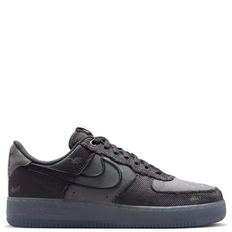 Lateral side view of Nike Air Force 1 ’07 in Iron Grey with classic Swoosh and Air midsole.