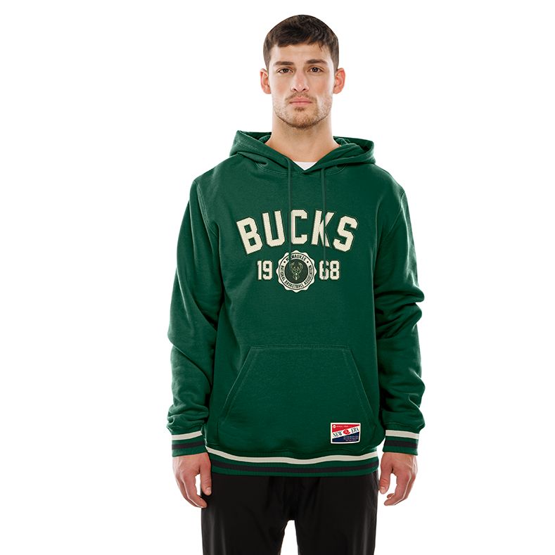 NEW ERA MILWAUKEE BUCKS 1968 CREST PULLOVER HOODIE  