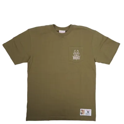 MITCHELL &amp; NESS MILWAUKEE BUCKS PREMIUM POCKET TEE