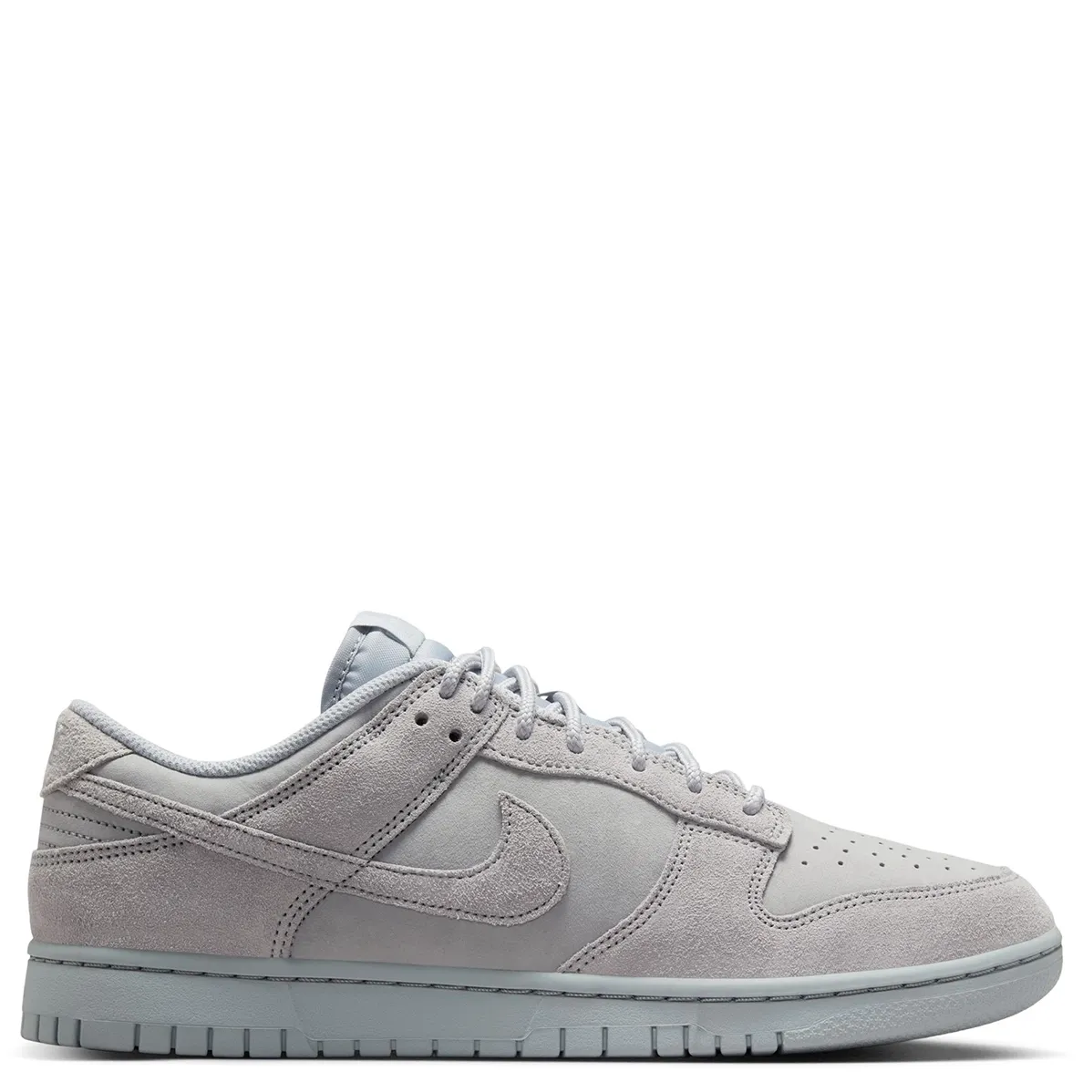 NIKE DUNK LOW RETRO SE        