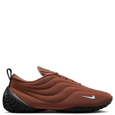 Lateral side view of Nike Women’s Astra Ultra with flowing quilted design lines and mini Swoosh detail.