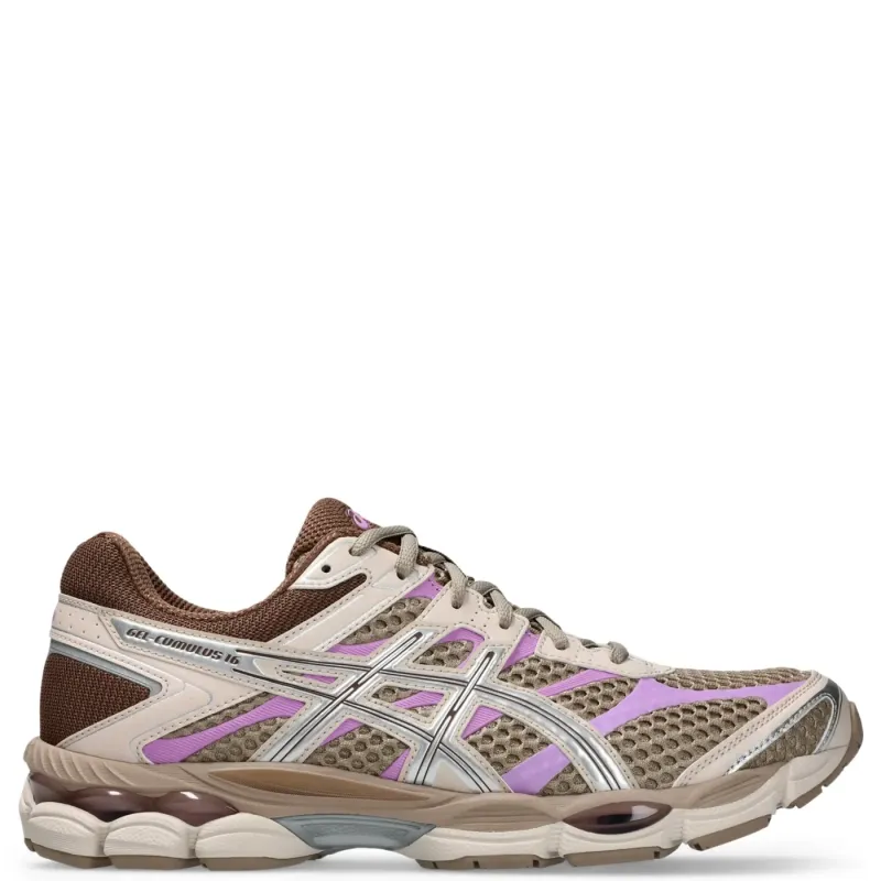 Lateral side view of ASICS GEL-CUMULUS 16 featuring mesh underlays, synthetic overlays, and GEL cushioning.