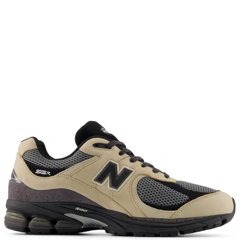 Lateral view highlighting suede overlays and mesh upper on New Balance 2002R