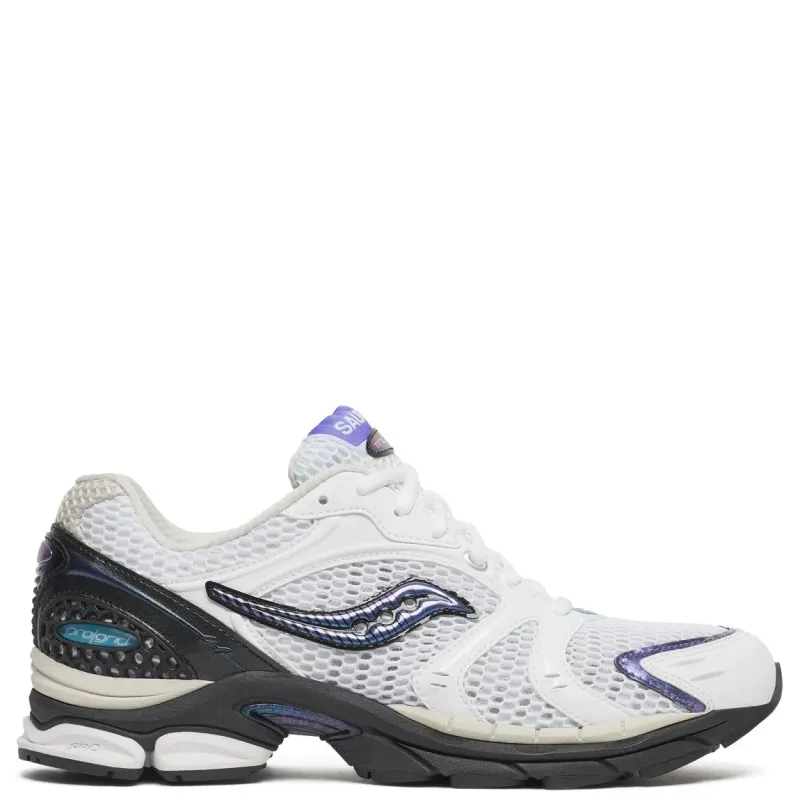 Lateral side view of Saucony ProGrid Triumph 4 White/Nightsky