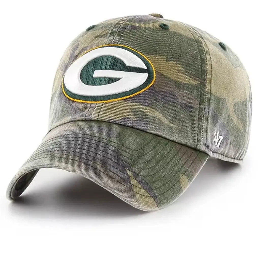 Green Bay Packers Clean Up camo hat with embroidered G logo and curved brim.
