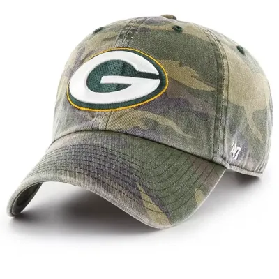 Green Bay Packers Clean Up camo hat with embroidered G logo and curved brim.