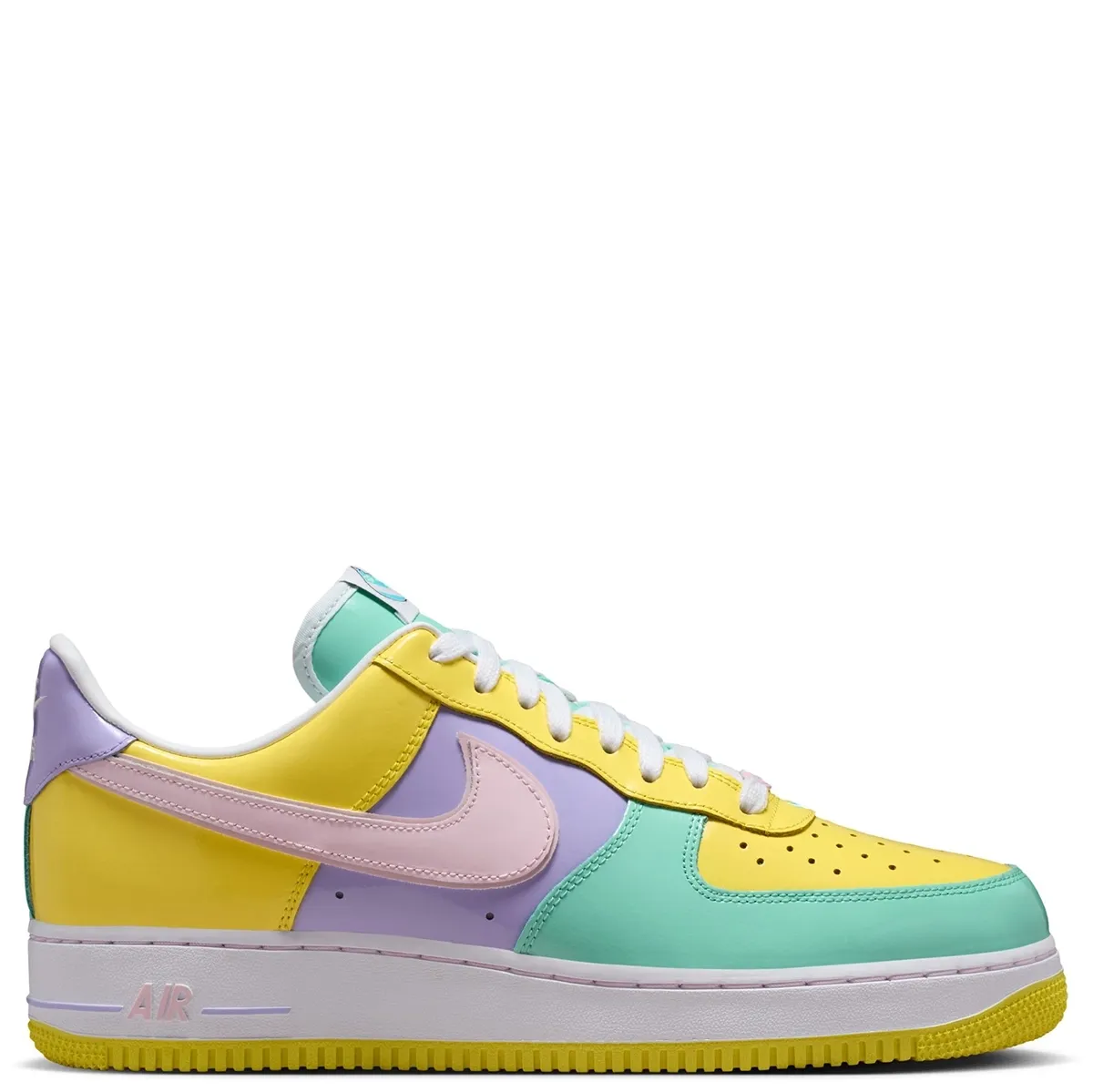 Lateral side view of Nike Air Force 1 ’07 pastel sneaker with lavender panel and pink Nike Swoosh