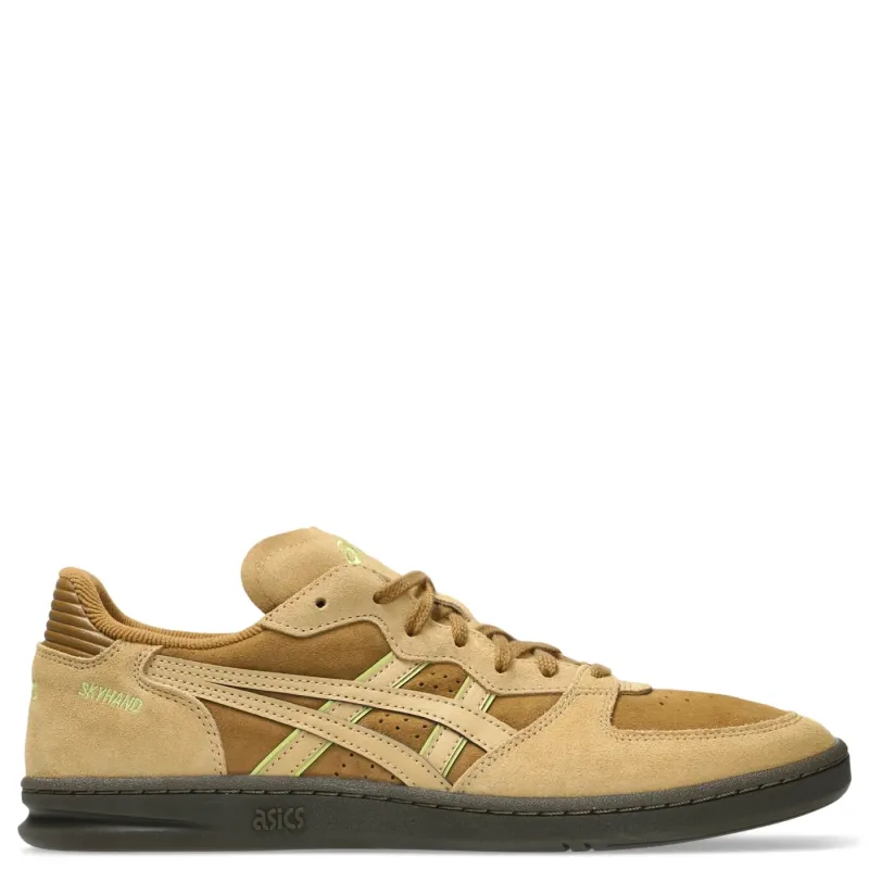 Lateral side profile of ASICS SKYHAND™ OG in Walnut/Camel Beige with gum sole