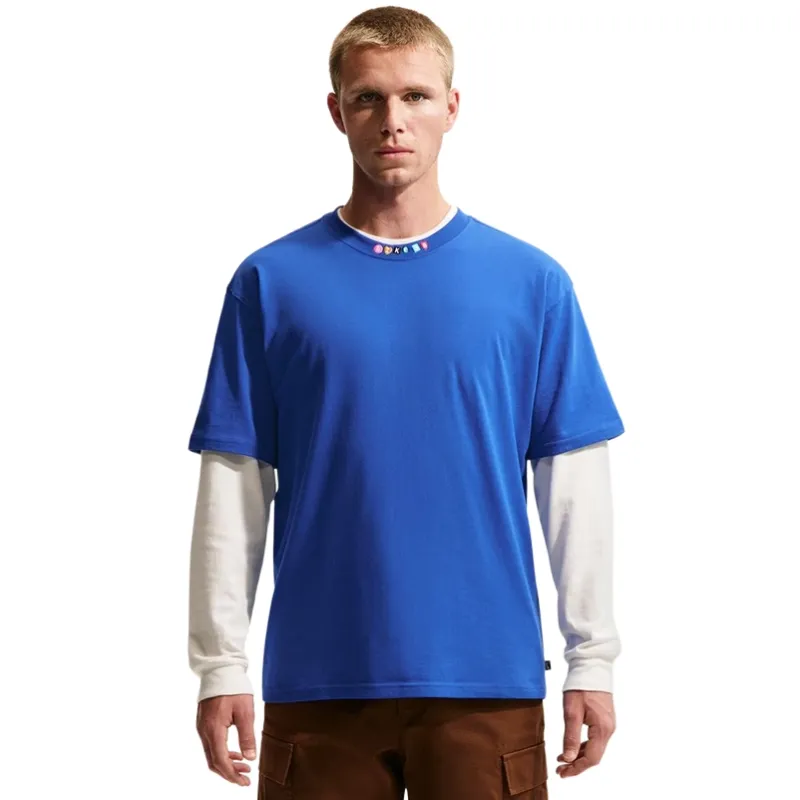 Front view of game royal Nike SB tee layered over long sleeve with relaxed fit