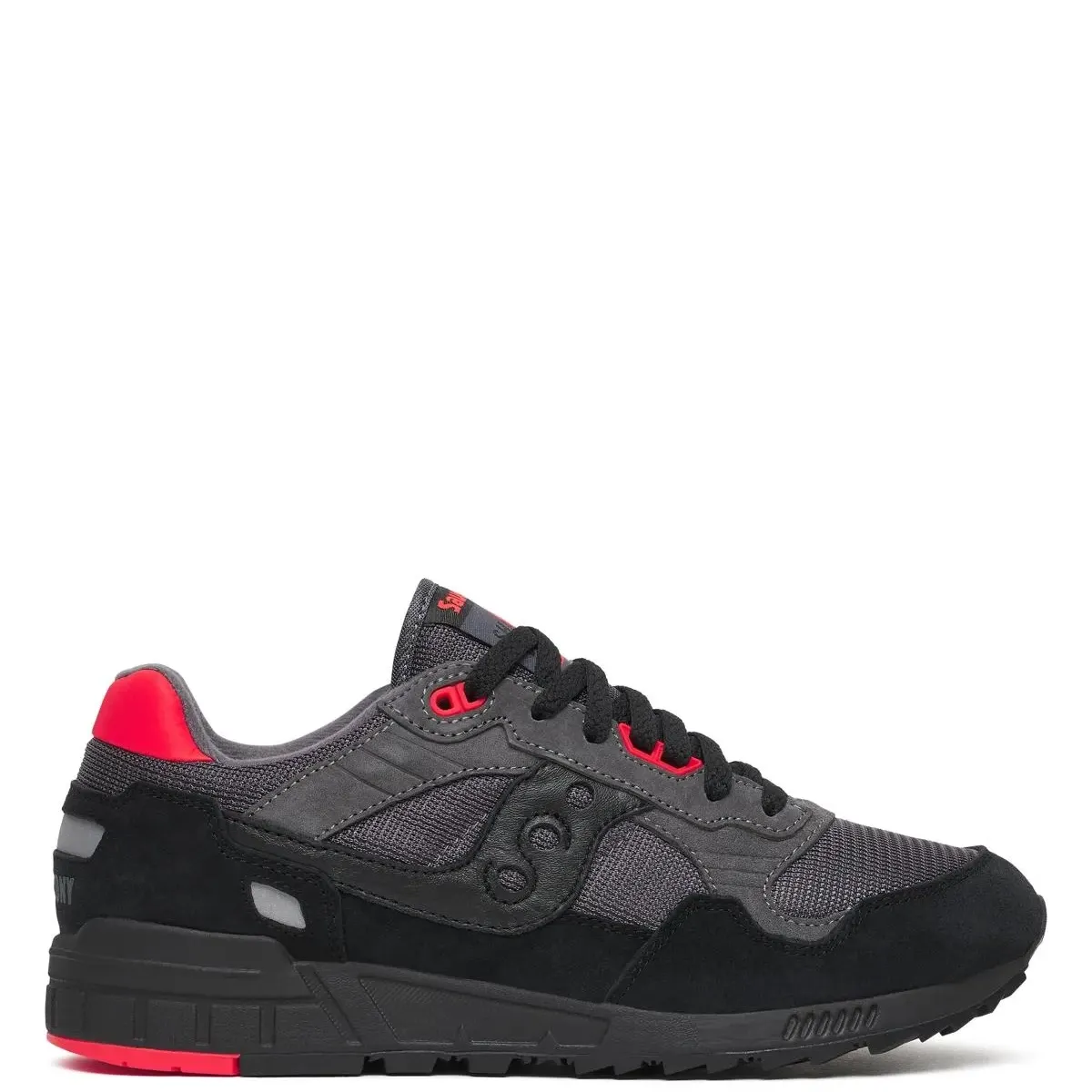 Lateral view of Saucony Shadow 5000 in Gunmetal/Black with mesh upper and suede overlays.