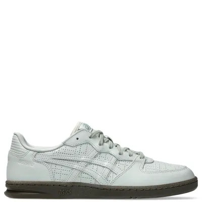 Lateral profile of the ASICS SKYHAND OG in Light Sage/Ash Green showcasing classic handball design.