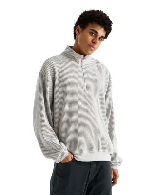 Front view of model wearing The North Face Chabot 2.0 1/4 Zip in Cumulus Cloud with textured waffle fabric.