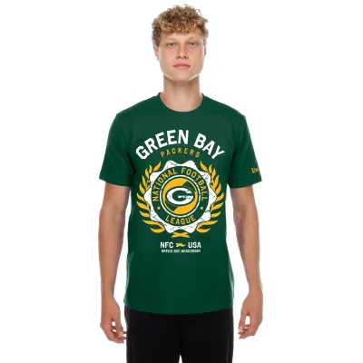 Front view of green New Era Packers Crest tee with Green Bay lettering and a distressed white and gold team crest.