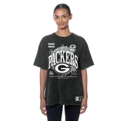 Front view of black New Era Packers women’s mineral wash tee with oversized monochrome team logos and lettering.