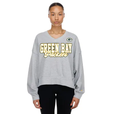 Front view of heather grey New Era Packers women’s cropped sweatshirt with a V-neck and oversized team lettering.