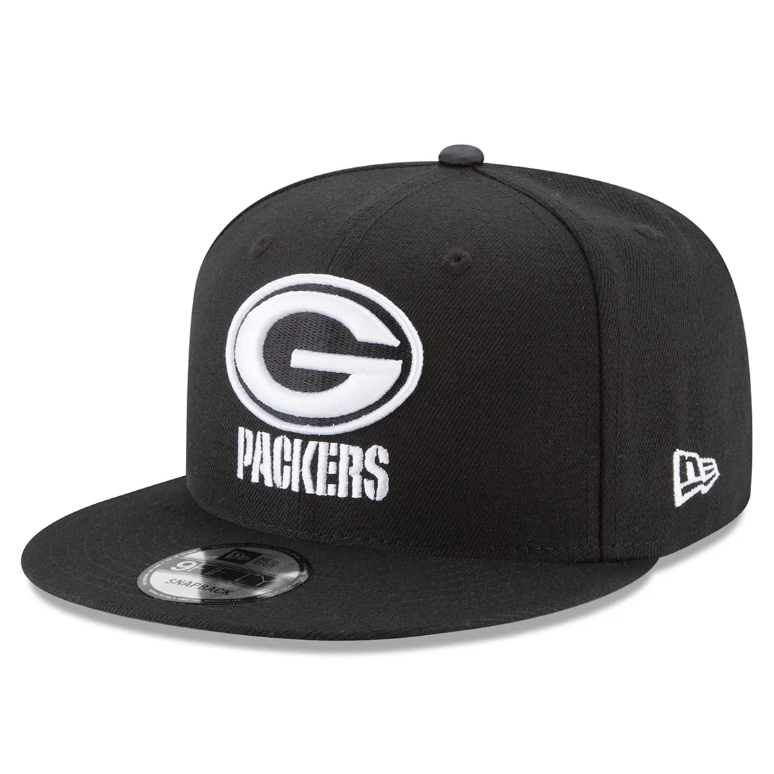 Left-angled view of black New Era Packers 9FIFTY hat with a white embroidered team logo and flat visor.