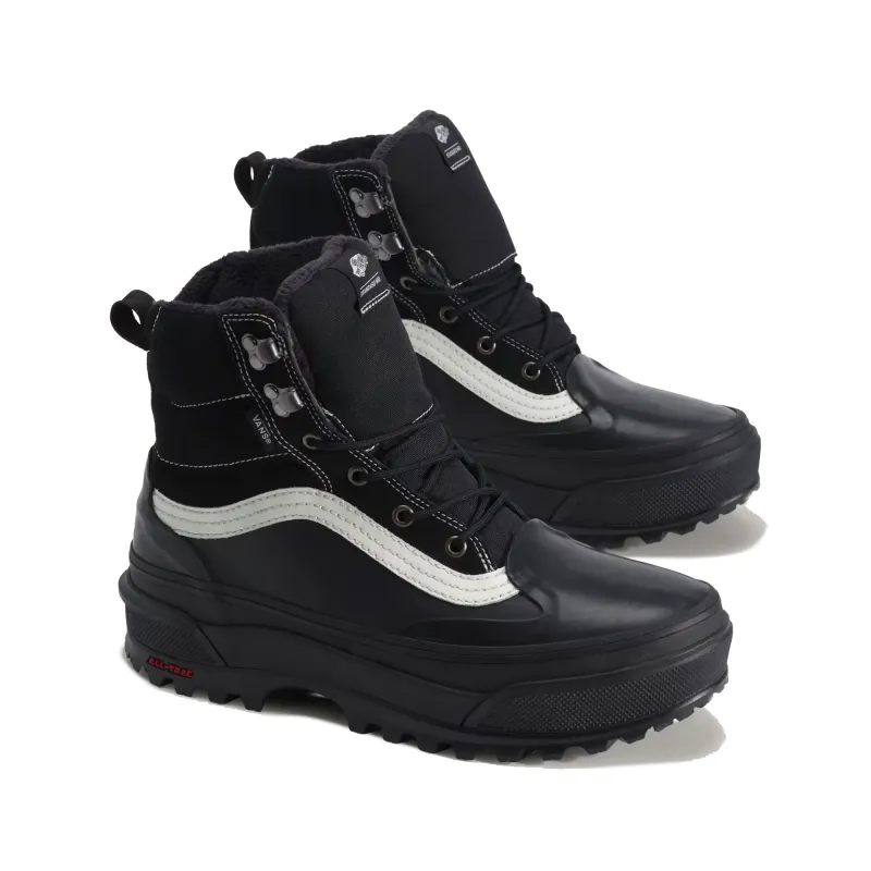 Three-quarter view of Vans Standard Mid 2.0 boots with black uppers, white Sidestripes and warm lining