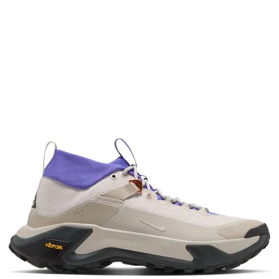 Medial view of Nike ACG Zegama Hike showing the layered foam midsole and Vibram® heel branding.